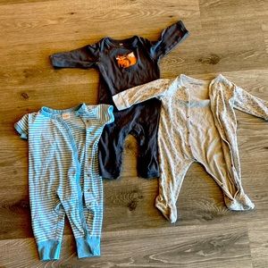 Bundle of 3 baby onesies